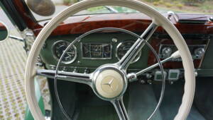 Image 18/32 de Mercedes-Benz 220 Cabriolet A (1953)