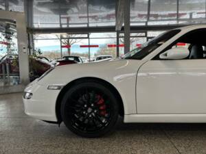 Bild 15/20 von Porsche 911 Carrera S (2004)