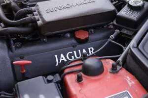 Image 43/50 de Jaguar XKR (2000)