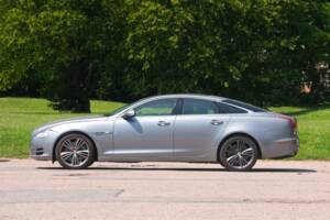 Image 43/50 of Jaguar XJ 5.0 (2011)