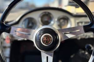 Image 8/24 of Alfa Romeo Giulia 1600 Spider (1963)