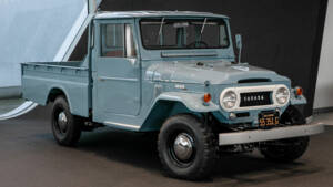 Image 2/12 of Toyota Land Cruiser FJ 45 (1967)