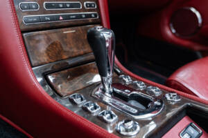 Bild 23/45 von Bentley Azure (2007)
