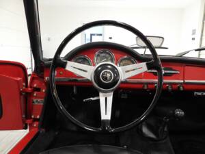 Image 6/15 of Alfa Romeo Giulia 1600 Spider (1963)