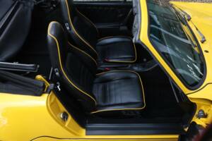 Image 28/50 of Porsche 911 Carrera 2 &quot;America Roadster&quot; (1993)