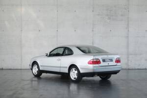 Bild 4/50 von Mercedes-Benz CLK 230 Kompressor (1999)