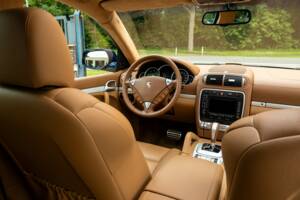 Image 14/25 of Porsche Cayenne Turbo (2008)