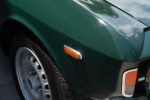 Image 8/83 of Alfa Romeo Giulia GT 1300 Junior (1968)