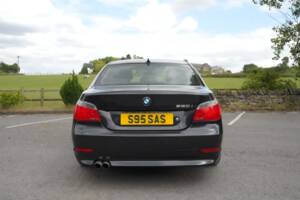 Bild 28/48 von BMW 550i (2006)