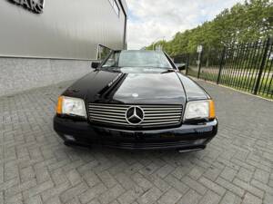 Image 13/50 of Mercedes-Benz 500 SL (1991)
