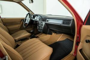 Obraz 17/50 pojazdu Mercedes-Benz 190 D (1986)