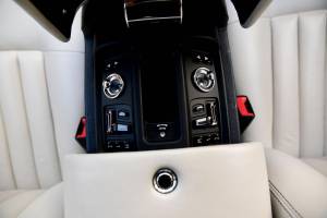 Image 38/50 de Rolls-Royce Phantom VII (2006)