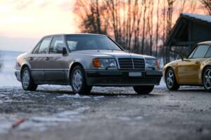 Immagine 4/20 di Mercedes-Benz 500 E (1991)