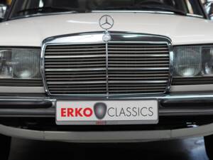 Image 5/34 of Mercedes-Benz 200 (1983)