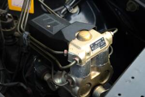 Image 51/63 of Mercedes-Benz 220 E (1993)