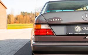 Bild 7/38 von Mercedes-Benz 500 E (1991)