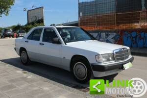 Immagine 8/10 di Mercedes-Benz 190 E (1989)