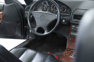 Image 28/50 of Mercedes-Benz 600 SL (1993)