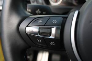 Image 38/98 of BMW M4 (2014)
