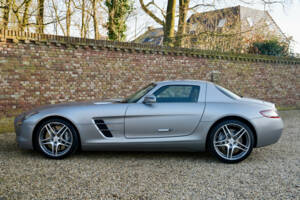 Image 48/50 of Mercedes-Benz SLS AMG (2011)