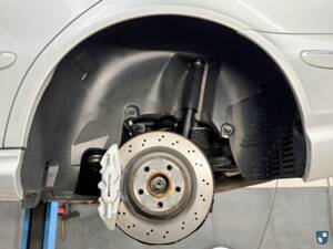 Image 40/72 of Mercedes-Benz E 55 AMG (2002)