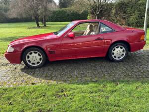 Image 9/30 of Mercedes-Benz SL 280 (1994)