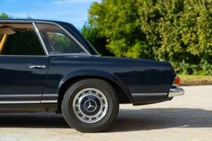 Image 19/50 de Mercedes-Benz 280 SL (1969)