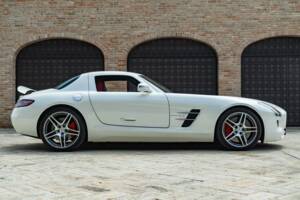 Image 13/50 of Mercedes-Benz SLS AMG (2010)