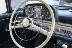 Image 31/38 de Mercedes-Benz 300 SL Roadster (1961)