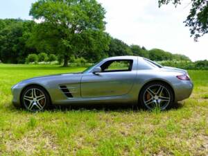 Mercedes-Benz SLS AMG  Coupé Flügeltürer alubeam silver (MB 047) 2010