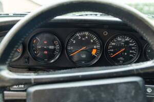Afbeelding 38/45 van Porsche 911 Carrera 3.2 (WTL) (1988)