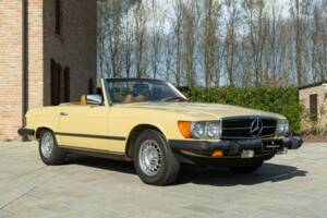 Obraz 2/50 pojazdu Mercedes-Benz 450 SL (1977)