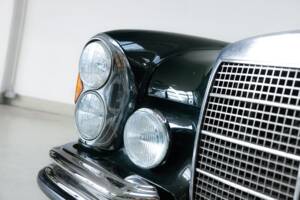 Image 21/26 of Mercedes-Benz 280 SE 4,5 (1972)