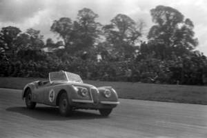 Image 8/50 of Jaguar XK 120 OTS (1952)