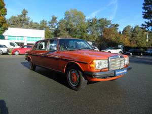 Immagine 23/60 di Mercedes-Benz 250 (1978)