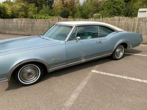 Bild 4/13 von Oldsmobile Delta 88 Holiday Hardtop (1968)