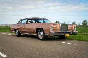 Image 3/8 of Lincoln Continental Town Car (1979)