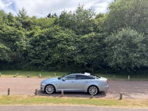 Image 13/50 of Jaguar XJ 5.0 (2011)