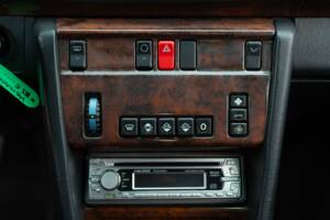 Image 36/49 of Mercedes-Benz 320 E (1993)