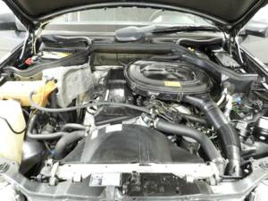 Image 9/14 of Mercedes-Benz 200 (1987)