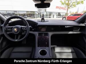 Image 17/36 of Porsche Taycan 4S Sport Turismo (2026)