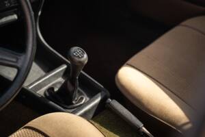 Image 34/76 of BMW 323i (1982)