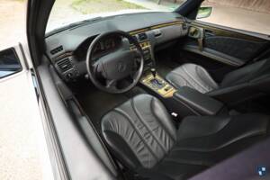 Image 10/98 de Mercedes-Benz E 50 AMG (1996)