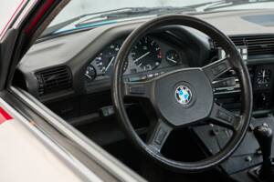 Bild 35/50 von BMW 325i (1986)