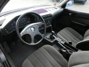 Image 8/16 of BMW 525i (1990)