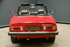 Afbeelding 6/50 van Alfa Romeo Spider Veloce 2000 (1982)