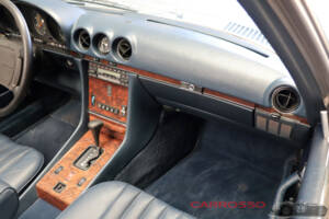Immagine 21/50 di Mercedes-Benz 560 SL (1988)