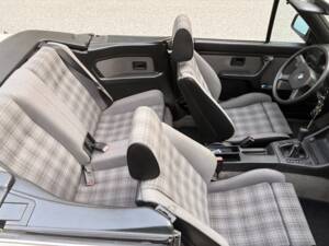 Immagine 20/75 di BMW 320i (1988)