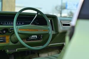 Image 26/44 of Chevrolet Impala (1974)