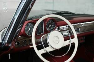 Image 31/50 of Mercedes-Benz 220 SE b (1962)